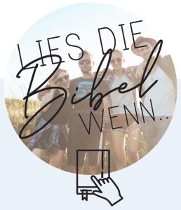 Vier Personen stehen dicht beieinander mit dem Text „Lies die Bibel wenn …“ und einem Symbol einer Hand, die auf ein Buch zeigt.